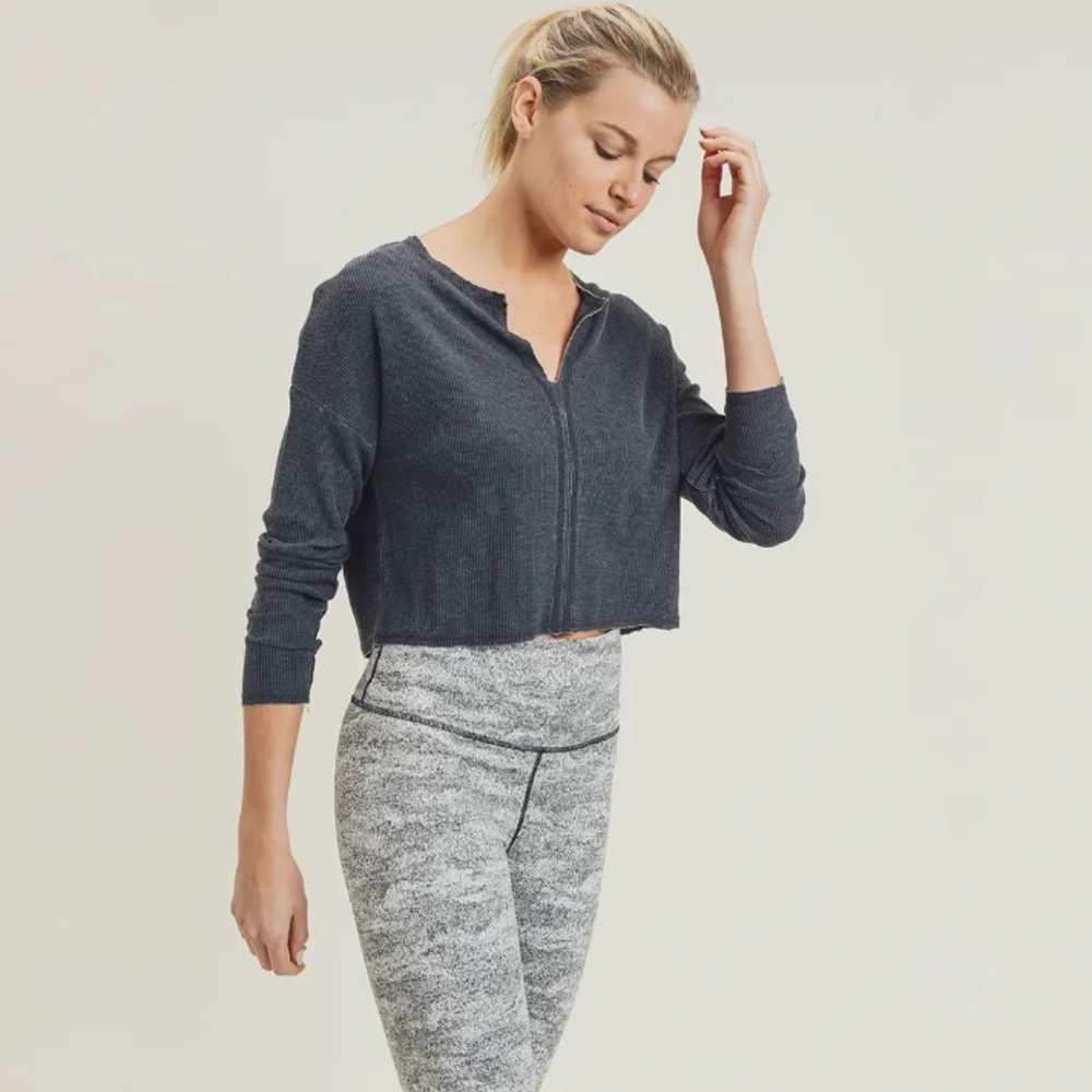 🆕 CAMI LINEN CROP TOP LS DARK ASH - Picture 2 of 9